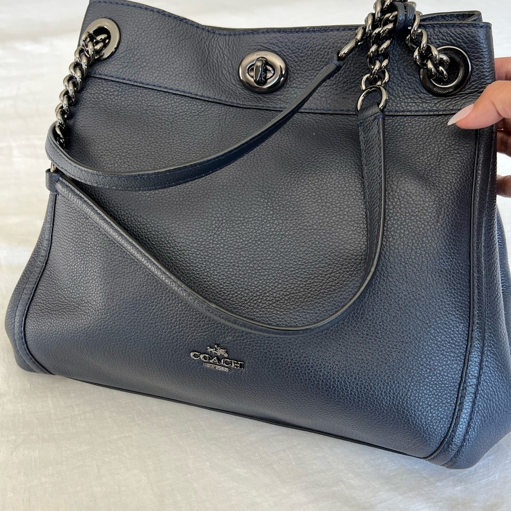 COACH Women's Turnlock Edie Leather Bag